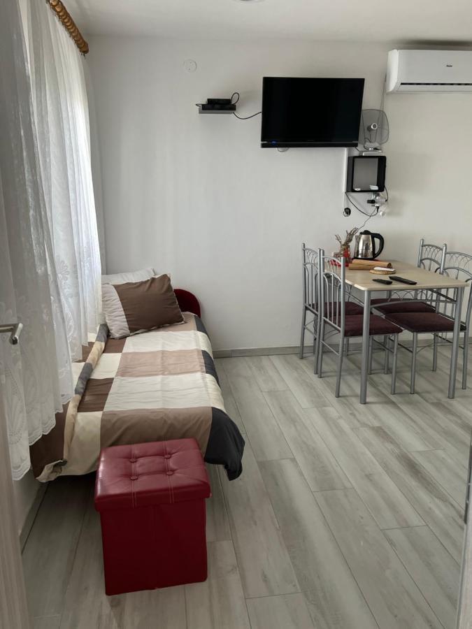 Apartments Linic Nin Bagian luar foto